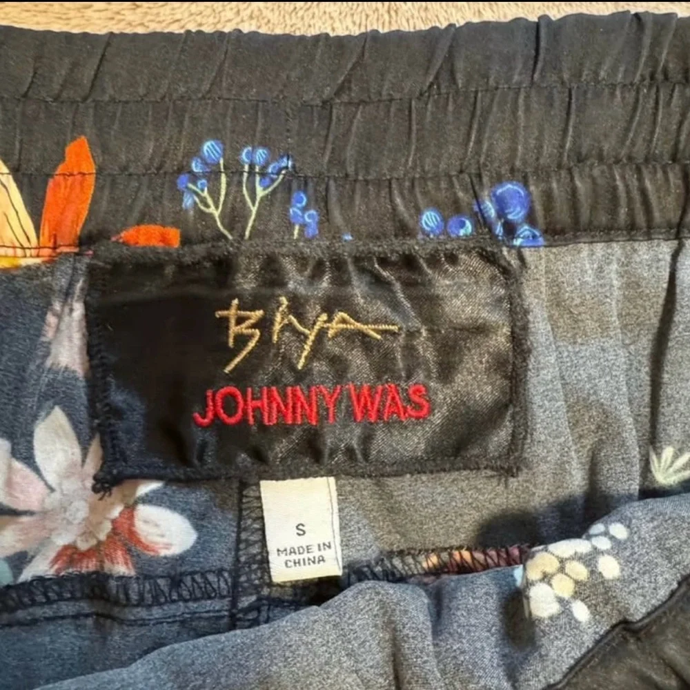 Johnny Was Black Floral Jogger Pants - Picture 2 of 4